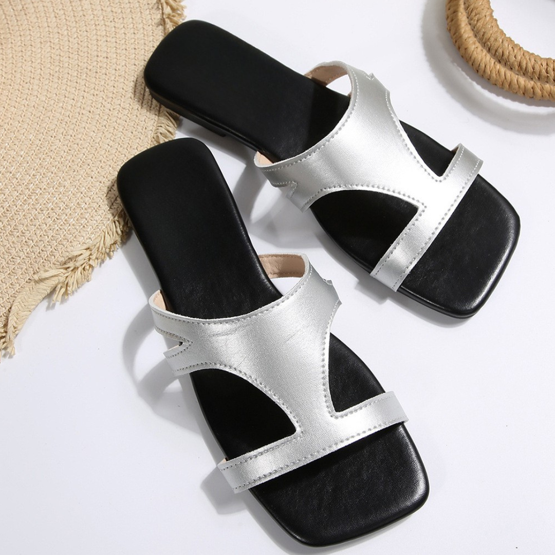 The Etta Flat Sandals