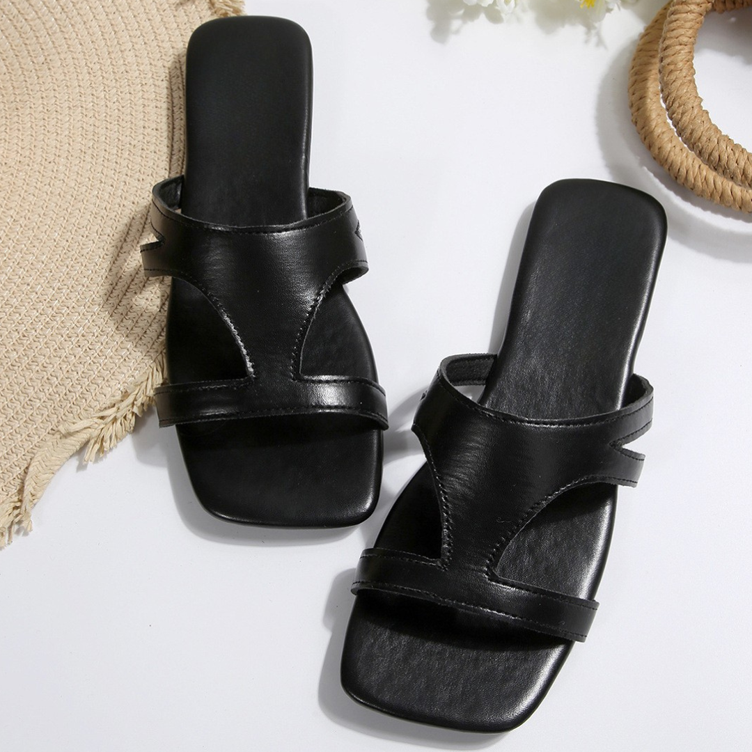 The Etta Flat Sandals